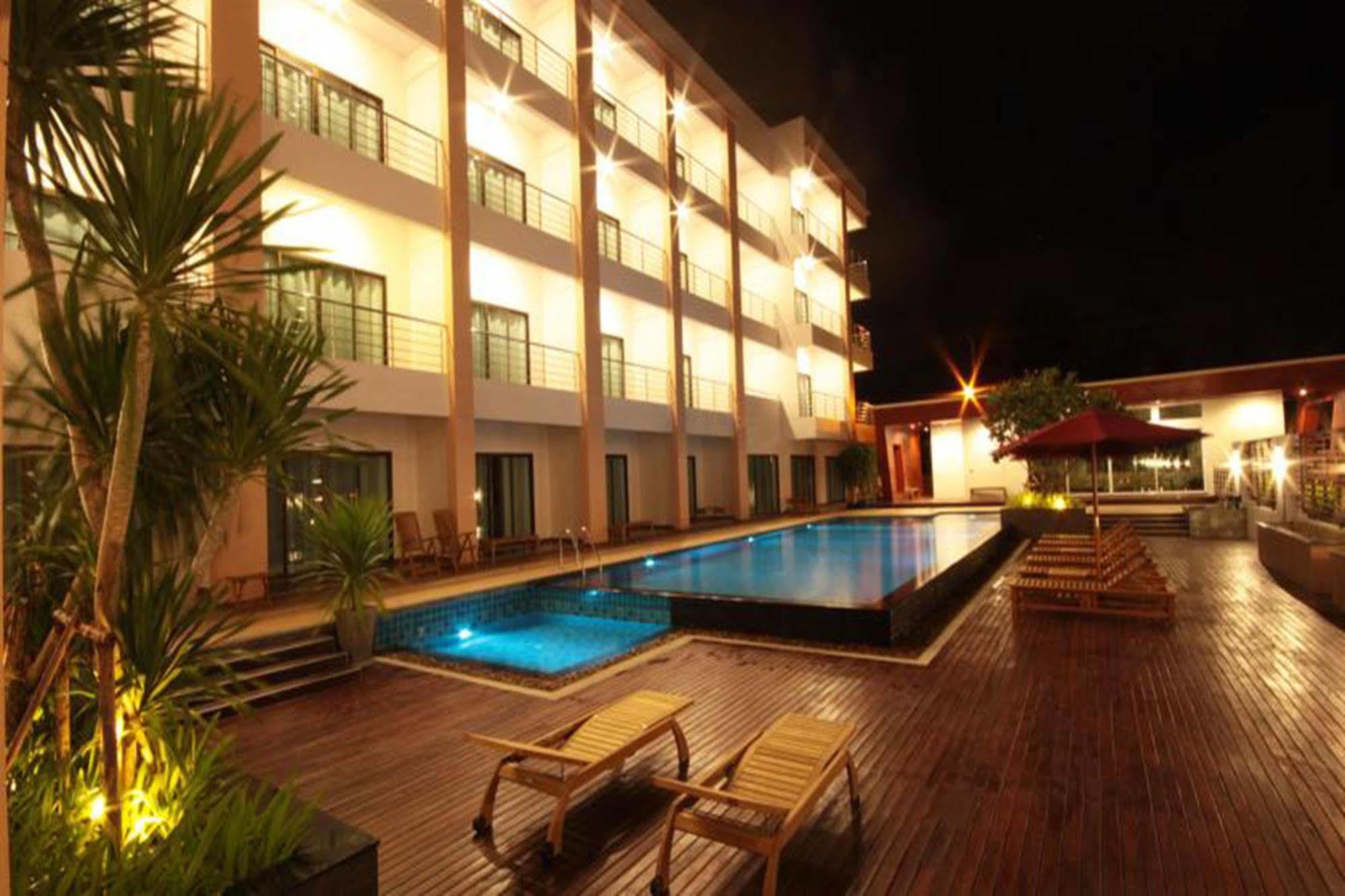 Paragon Suites Resort Jomtien Beach Buitenkant foto